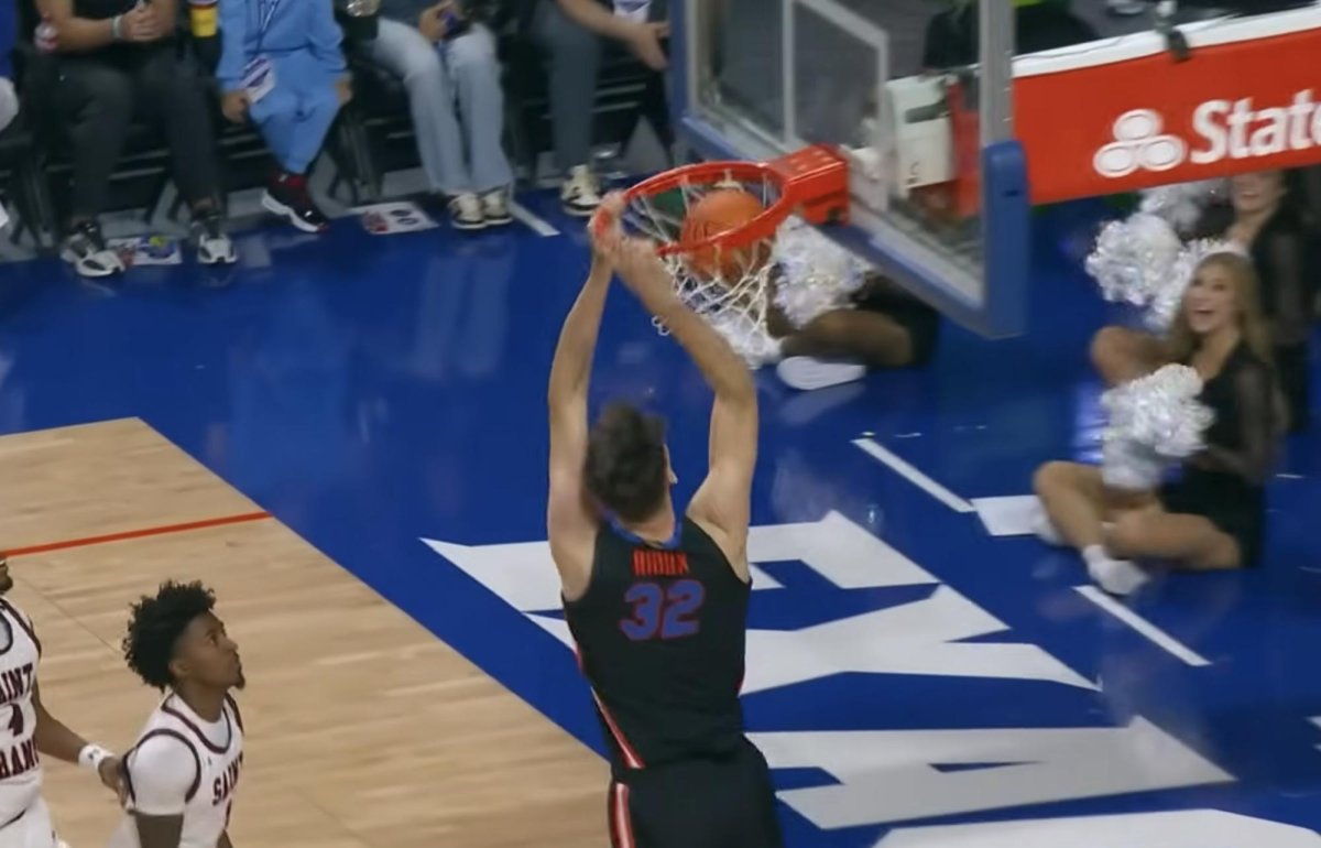 Florida's Olivier Rioux, world's tallest teen, makes 1st college dunk
