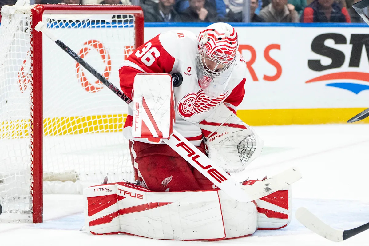 Gibson gets 1st shutout in almost 3 years as Red Wings blank Canucks 4-0
