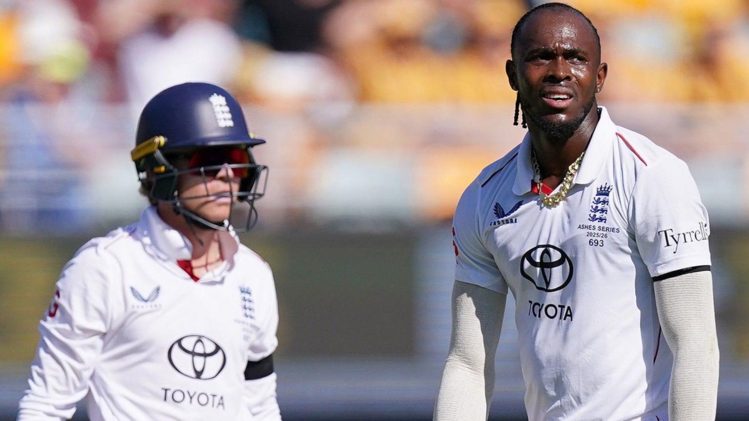 Hayden criticizes Archer for carrying a pillow to Gabba