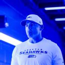 <!-- AI INSTRUCTIONS: Reescribe este título para que sea corto, atractivo y optimizado para SEO con enfoque en apuestas deportivas. -->
Jaxon Smith-Njigba headlines most fashionable arrivals of NFL Week 16