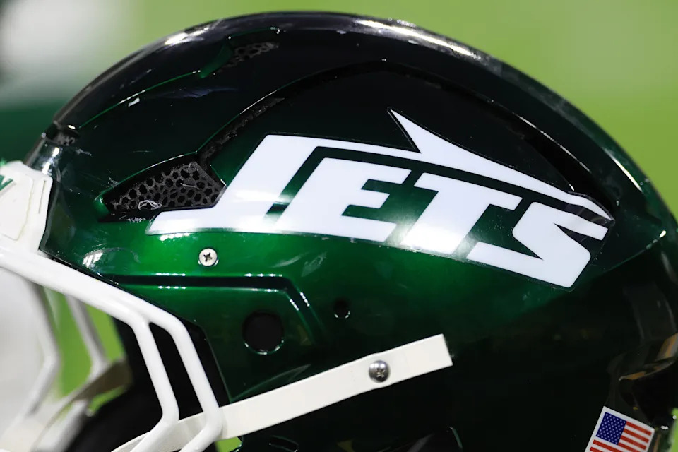 Jets reverse course on disqualifying fan from $100K kick contest after social media backlash