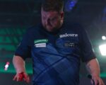 Menzies repeatedly punches table after Worlds loss