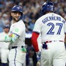 Rays, OF Mullins have 1-year deal with '27 option