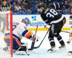 Sorokin stops 32 shots as Islanders shutout Lightning 2-0