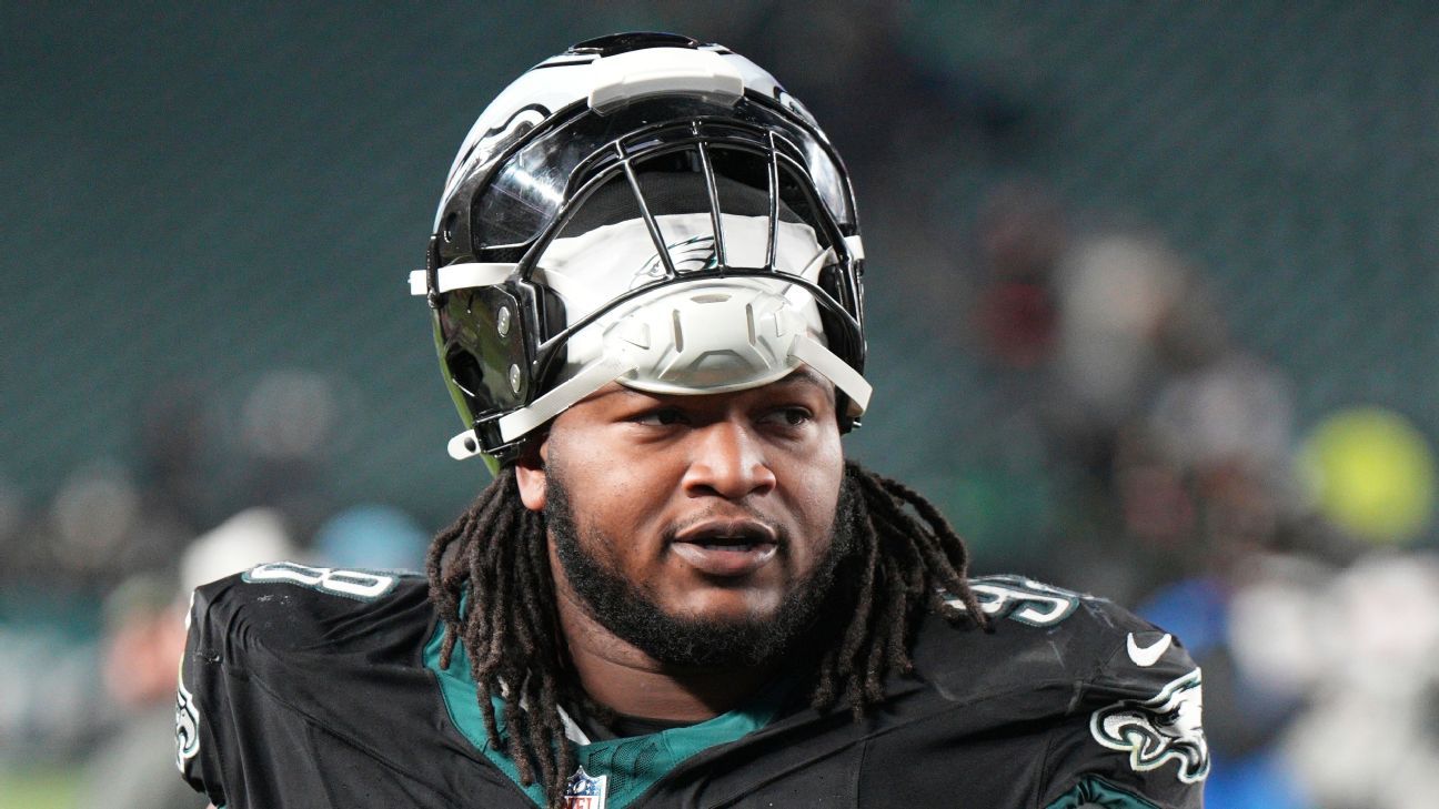 Sources: Eagles DT Carter out after procedures