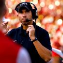 Sources: Memphis, Huff completing coaching agreement