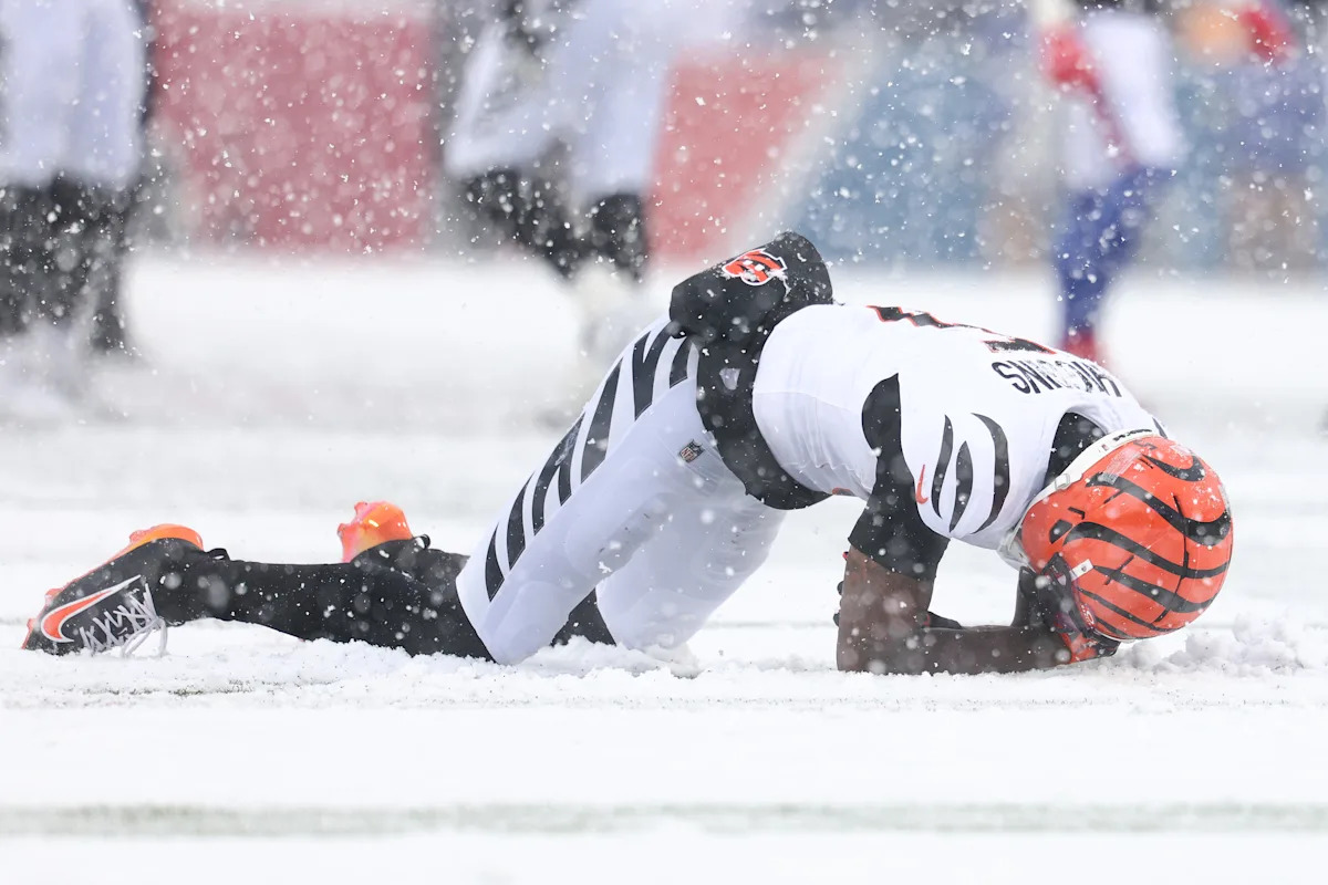 Tee Higgins injury update: Bengals star in NFL concussion protocol for second time after returning in Week 14