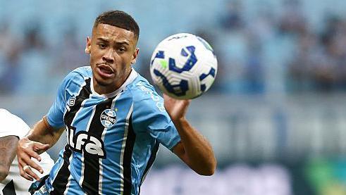 Villa agree £10.5m deal for teenage winger Alysson