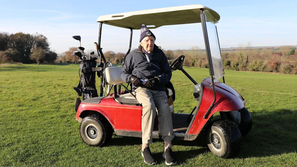 War veteran becomes golf champion at 101