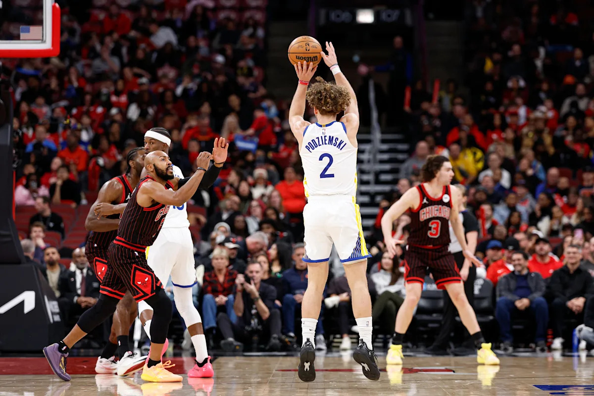 Warriors roll past Bulls for second straight road win, 123-91