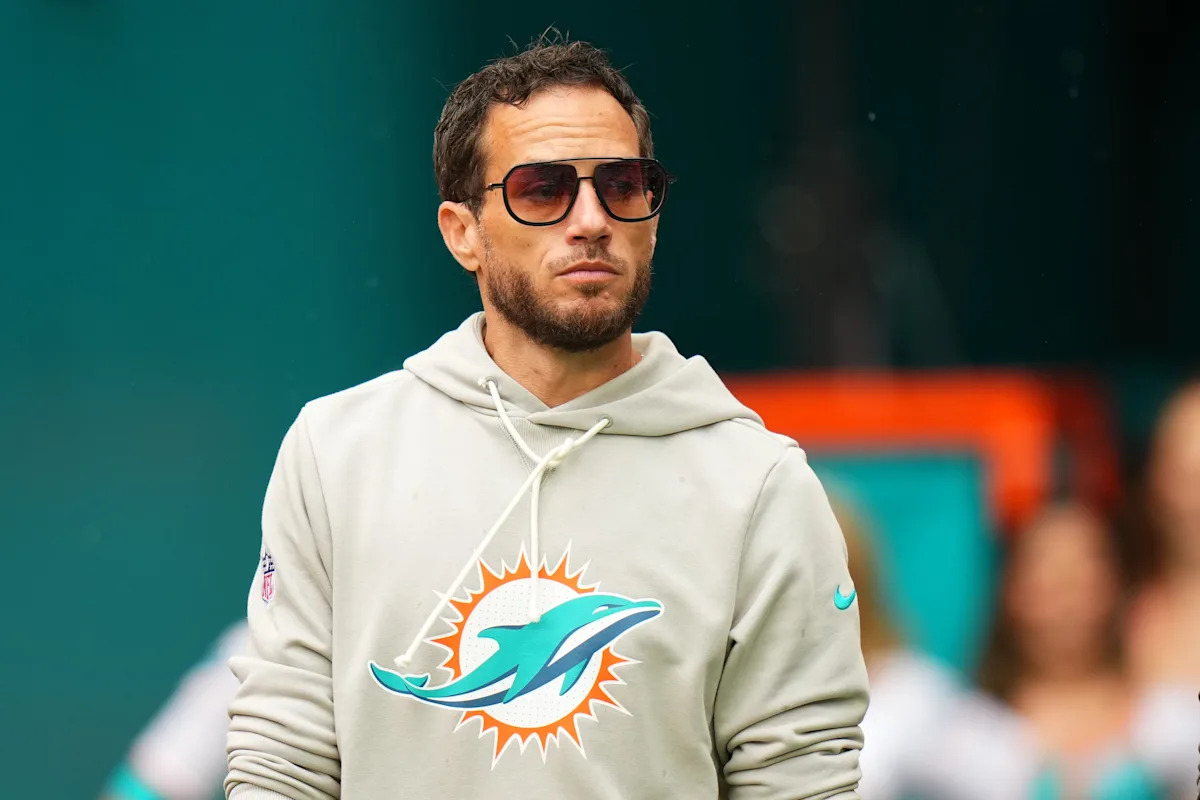 Falcons to interview former Dolphins head coach Mike McDaniel, per report