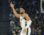 Giannis Antetokounmpo's block and steal of LeBron James leads Bucks to win over Lakers