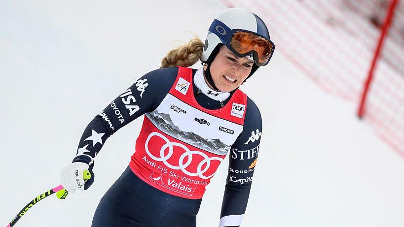 Lindsey Vonn: US alpine skier airlifted to hospital after crash