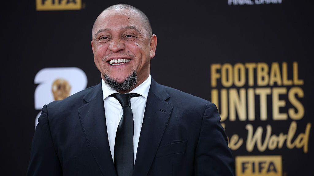 Roberto Carlos: Brazil legend 'recovering well' in hospital after procedure