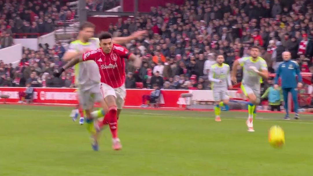 VAR doesn't interfere with second yellow cards. But should it?