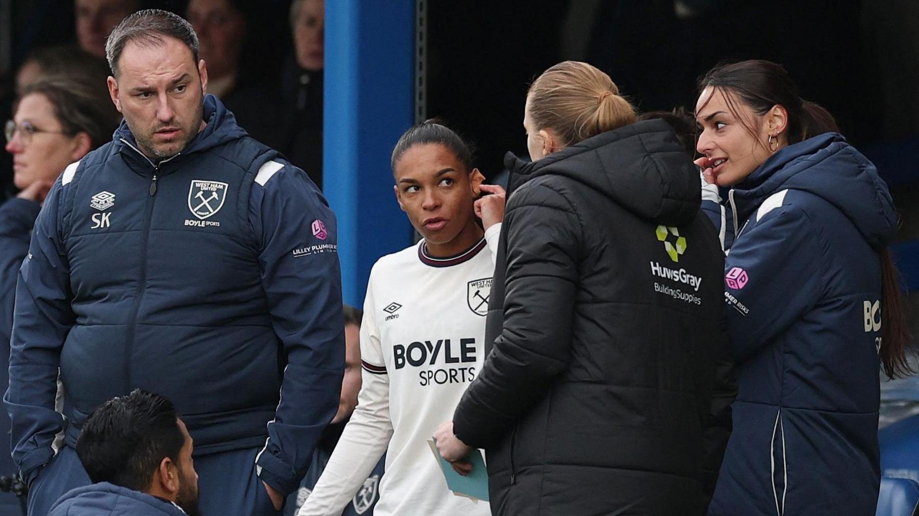 WSL news: Estelle Cascarino earring a ‘schoolgirl error’ for West Ham – Fara Williams