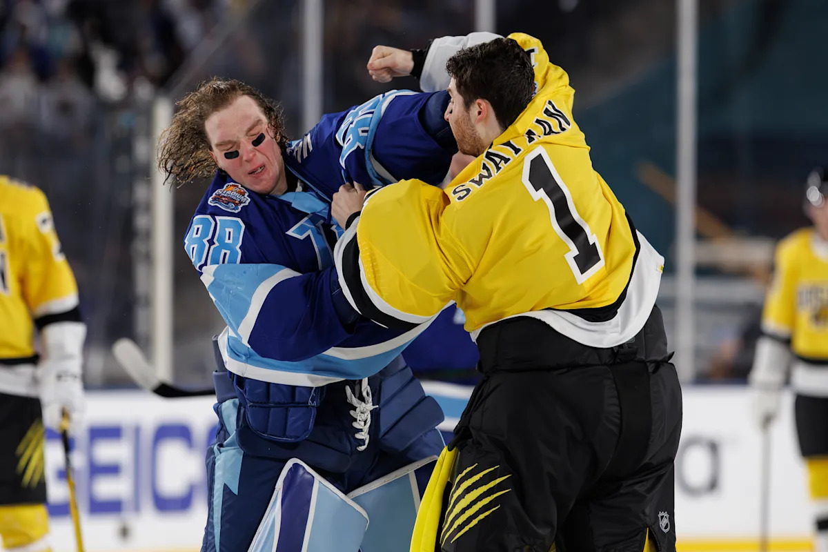 Another NHL goalie fight! Jeremy Swayman and Andrei Vasilevskiy drop gloves during Stadium Series matchup