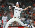 Astros' Hader playing catch after offseason injury