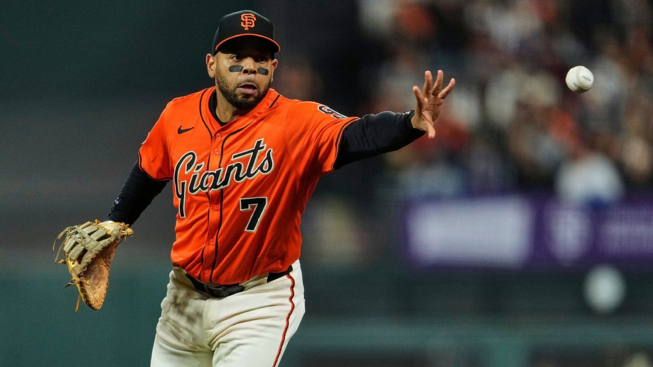 Braves give D. Smith non-roster invite to camp