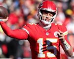 Chiefs rework Mahomes' deal to create cap space