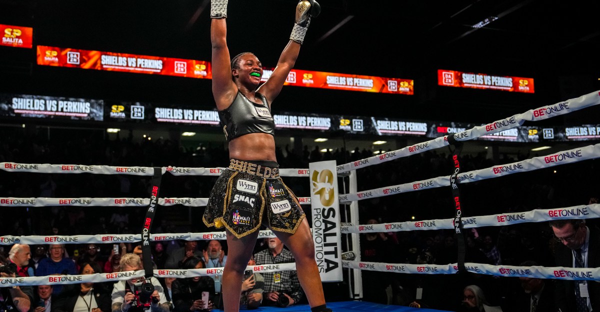 Claressa Shields dominates Franchon Crews-Dezurn in rematch