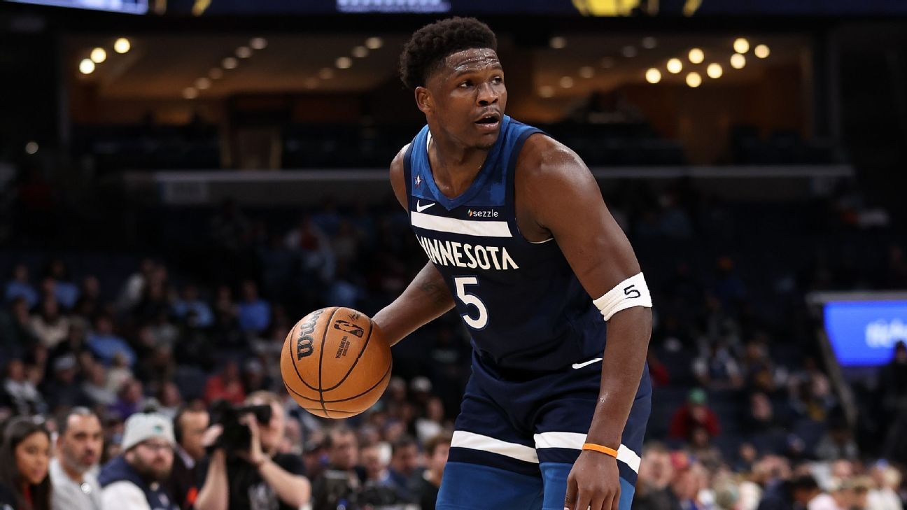 Edwards, Bane fined $25K each for ball heaves