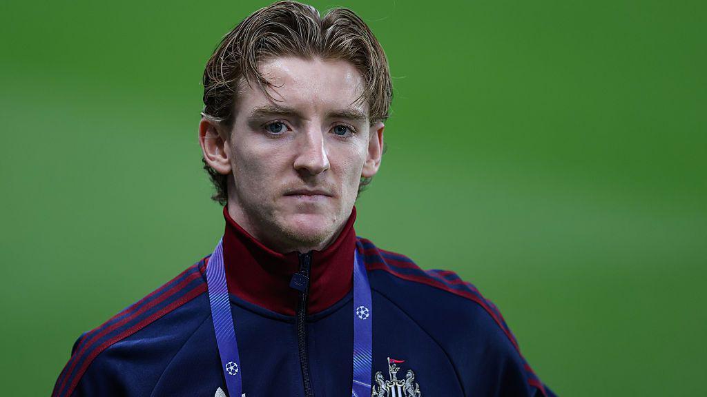 Gordon needs to stay 'fully focused' after Arsenal talk - Howe