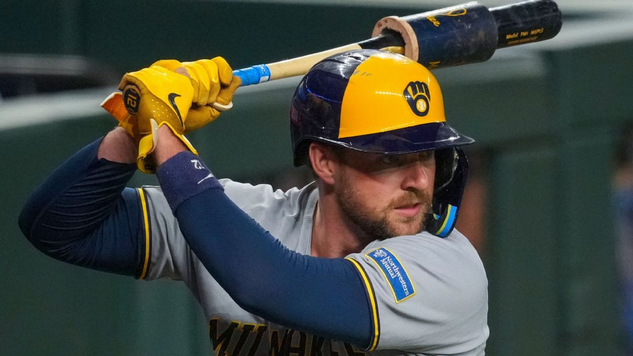 Guardians agree to minors deal with 1B Hoskins