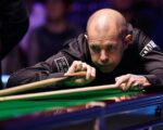 Hawkins holds off Wu to reach Welsh Open final