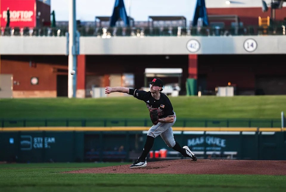 Husker Baseball Throttles Grand Canyon 9-1