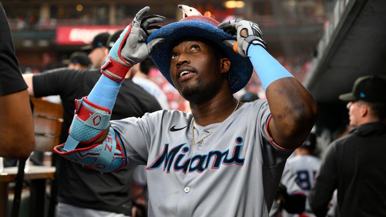 Jays send OF Loperfido to Astros for OF Sánchez