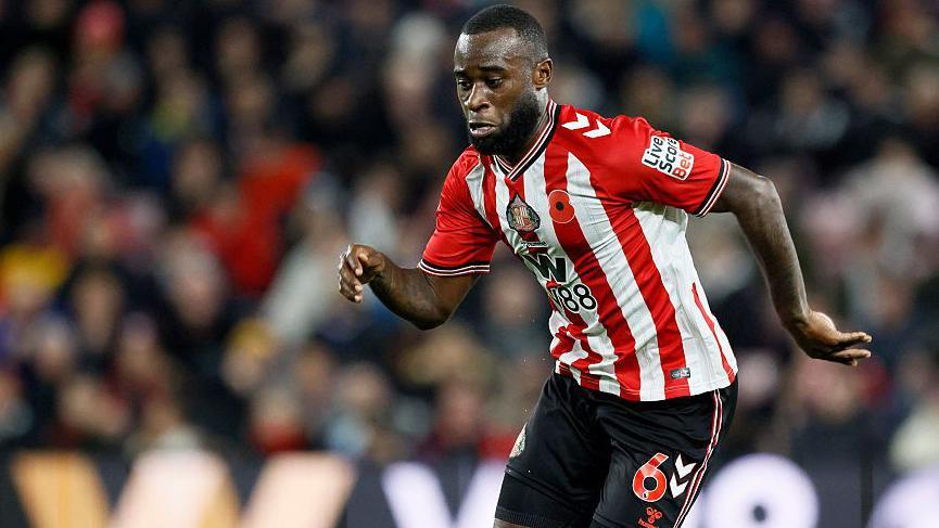 Lutsharel Geertruida: Liverpool in talks to sign defender on loan