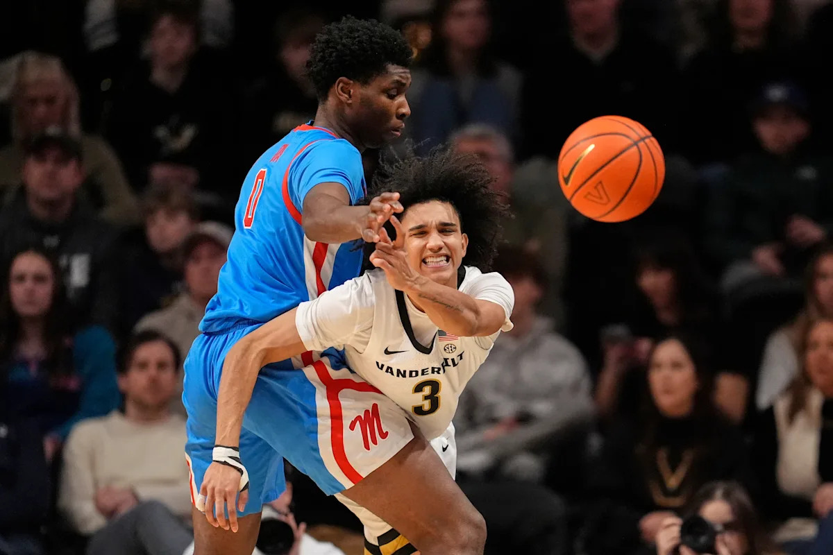 No. 18 Vanderbilt survives Ole Miss 68-71 in game moved because of storm