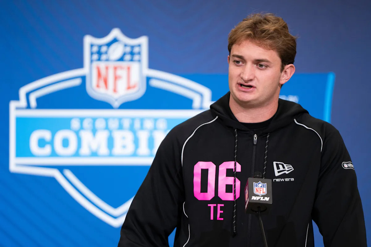 Philadelphia Eagles meet with former Longhorn TE Jack Endries