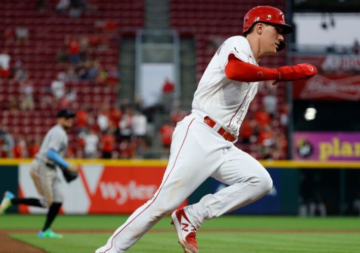 Players up 6-1, as Reds catcher wins arbitration