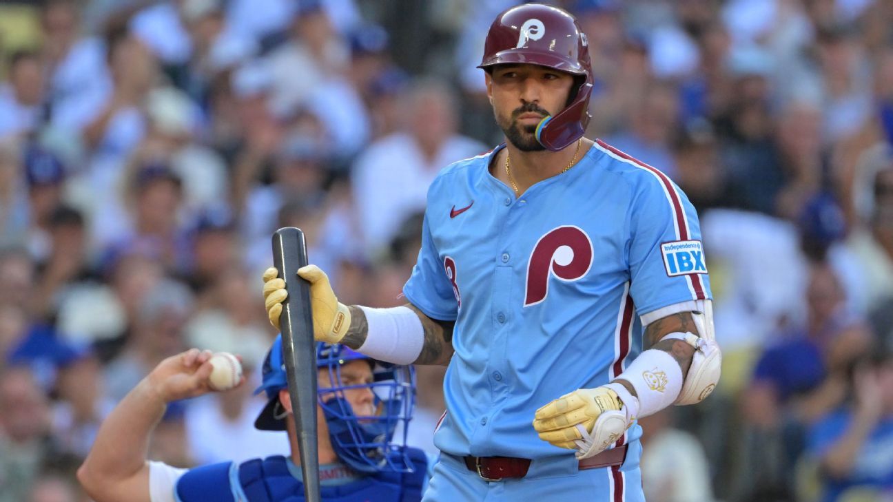 Source: Padres, Castellanos agree on 1-year deal