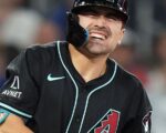 Sources: D-backs' Carroll to have hand surgery