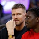 Sources: MRI on Curry’s knee comes back clean