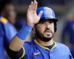 Sources: Reds land slugger Suarez with $15M deal