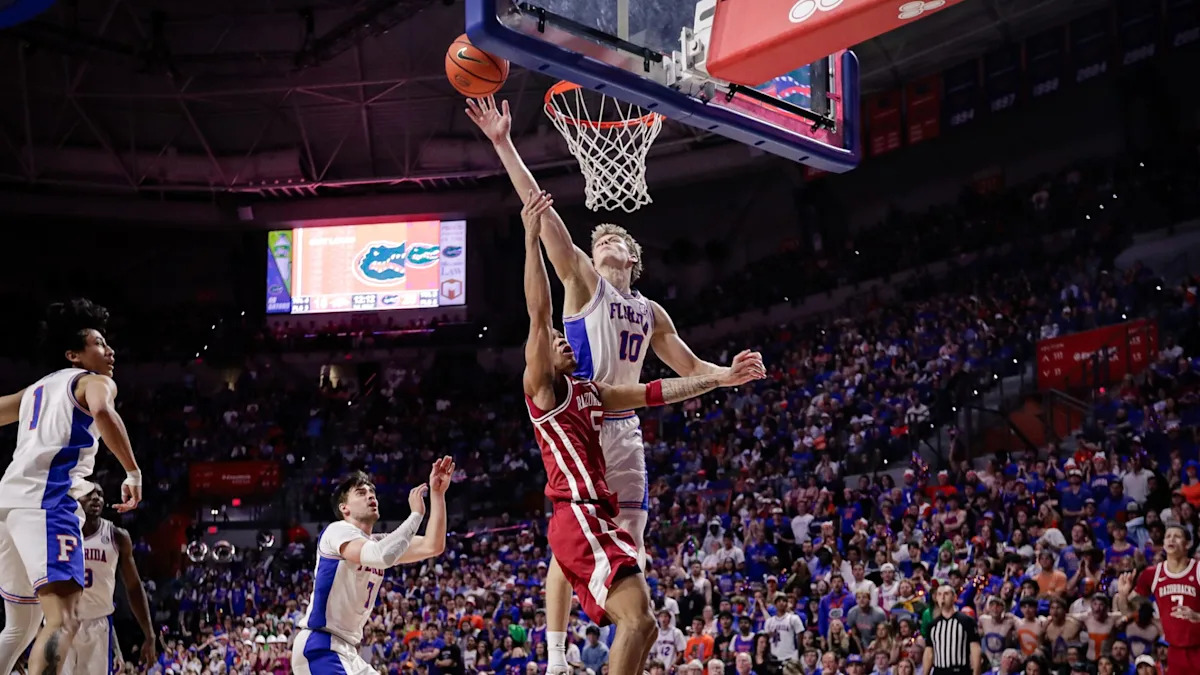 No. 7 Florida clinches at least a share of the SEC title with a 111-77 drubbing No. 20 Arkansas